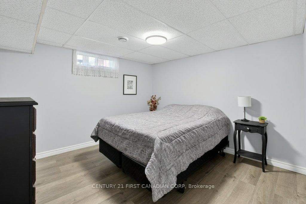 108 Lawrence Avenue photo 31