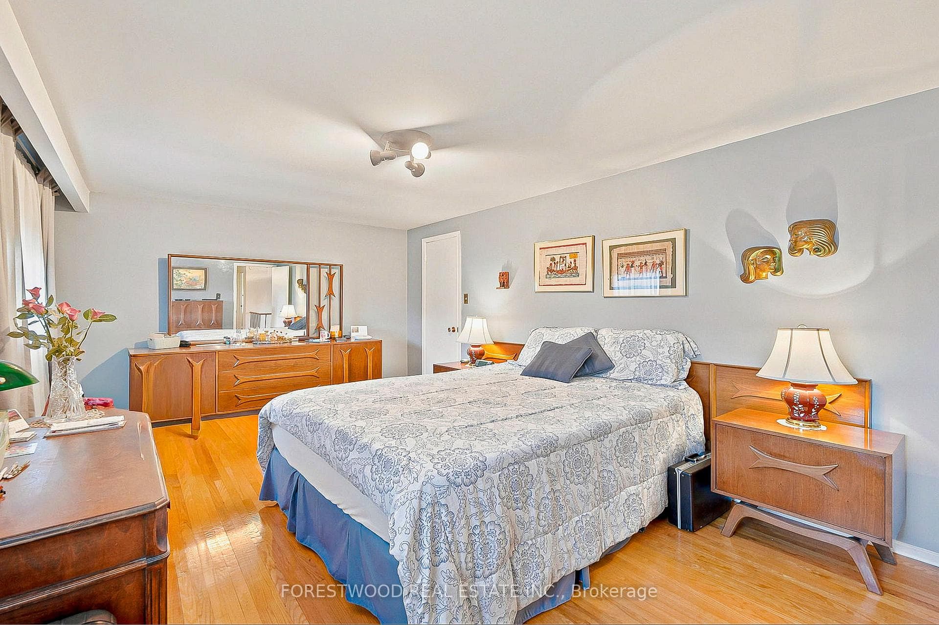 523 Hyacinthe Boulevard photo 25