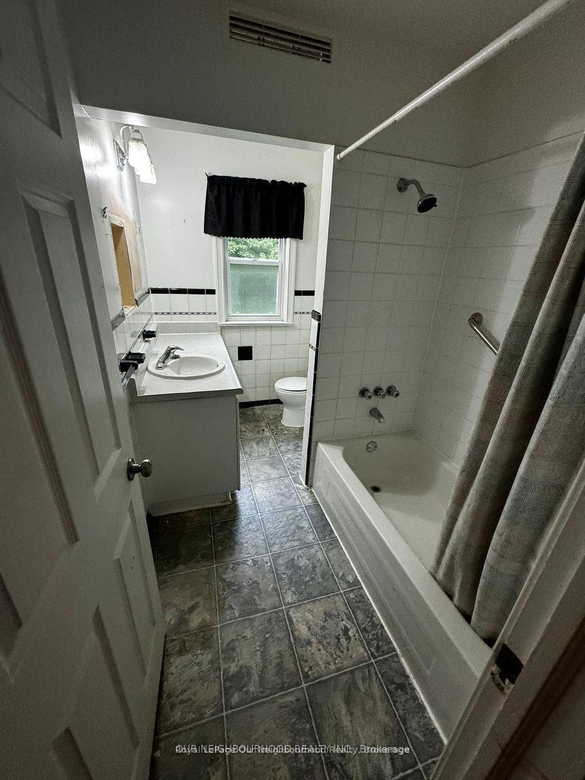 105 Poyntz Avenue Unit Upper photo 5