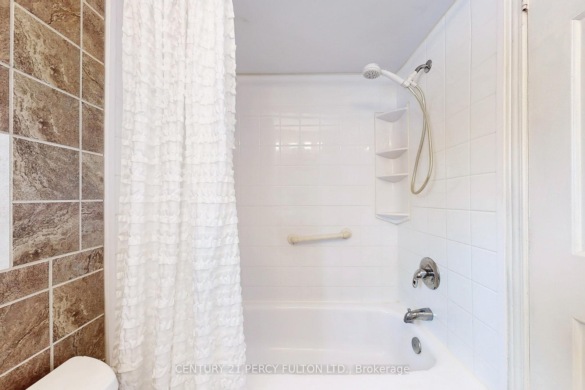 1813 Bronte Square photo 39