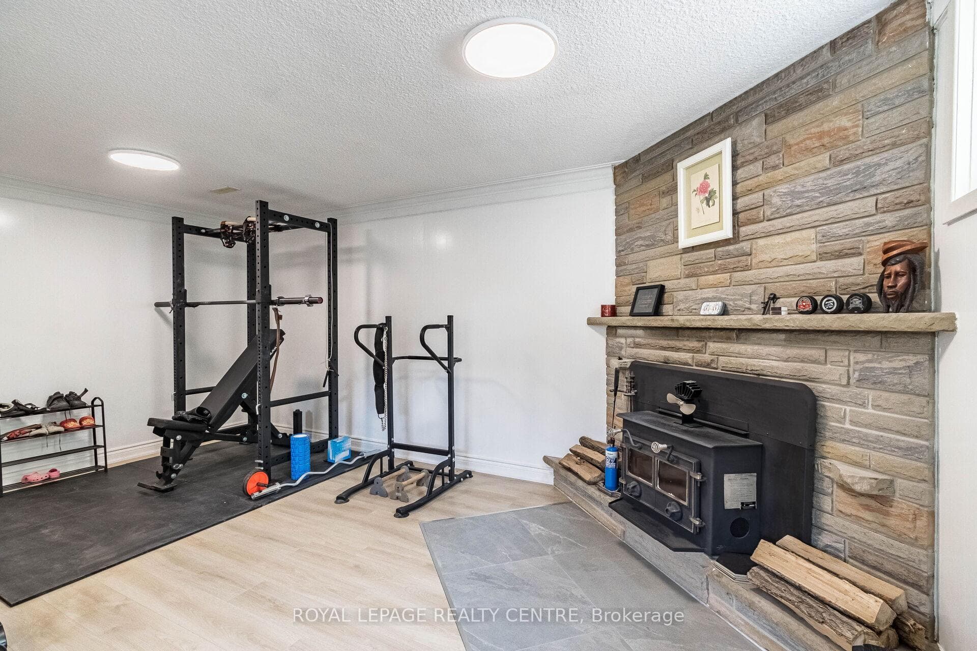 218 Hallmark Avenue photo 26
