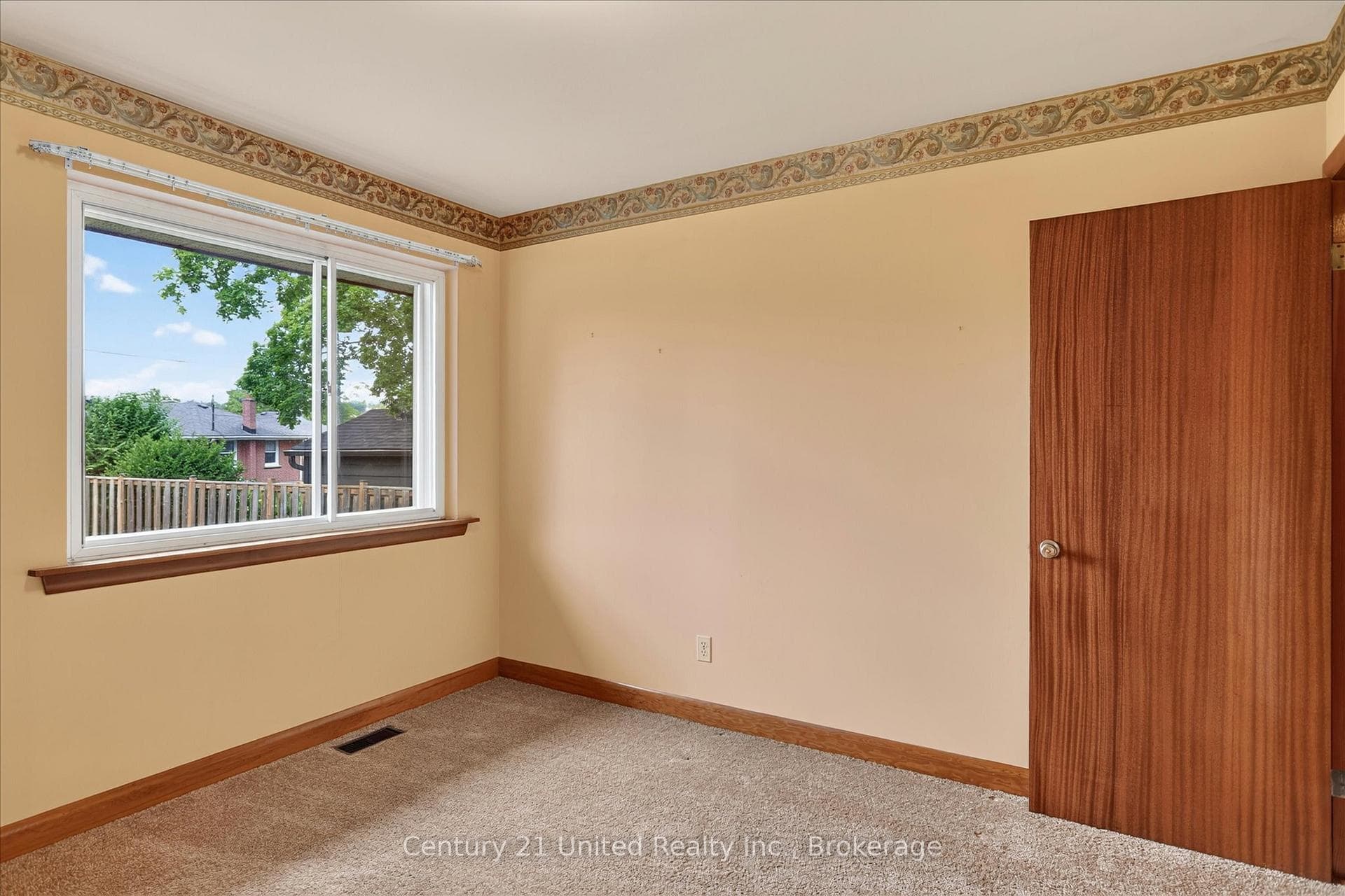 1031 Oriole Drive photo 15