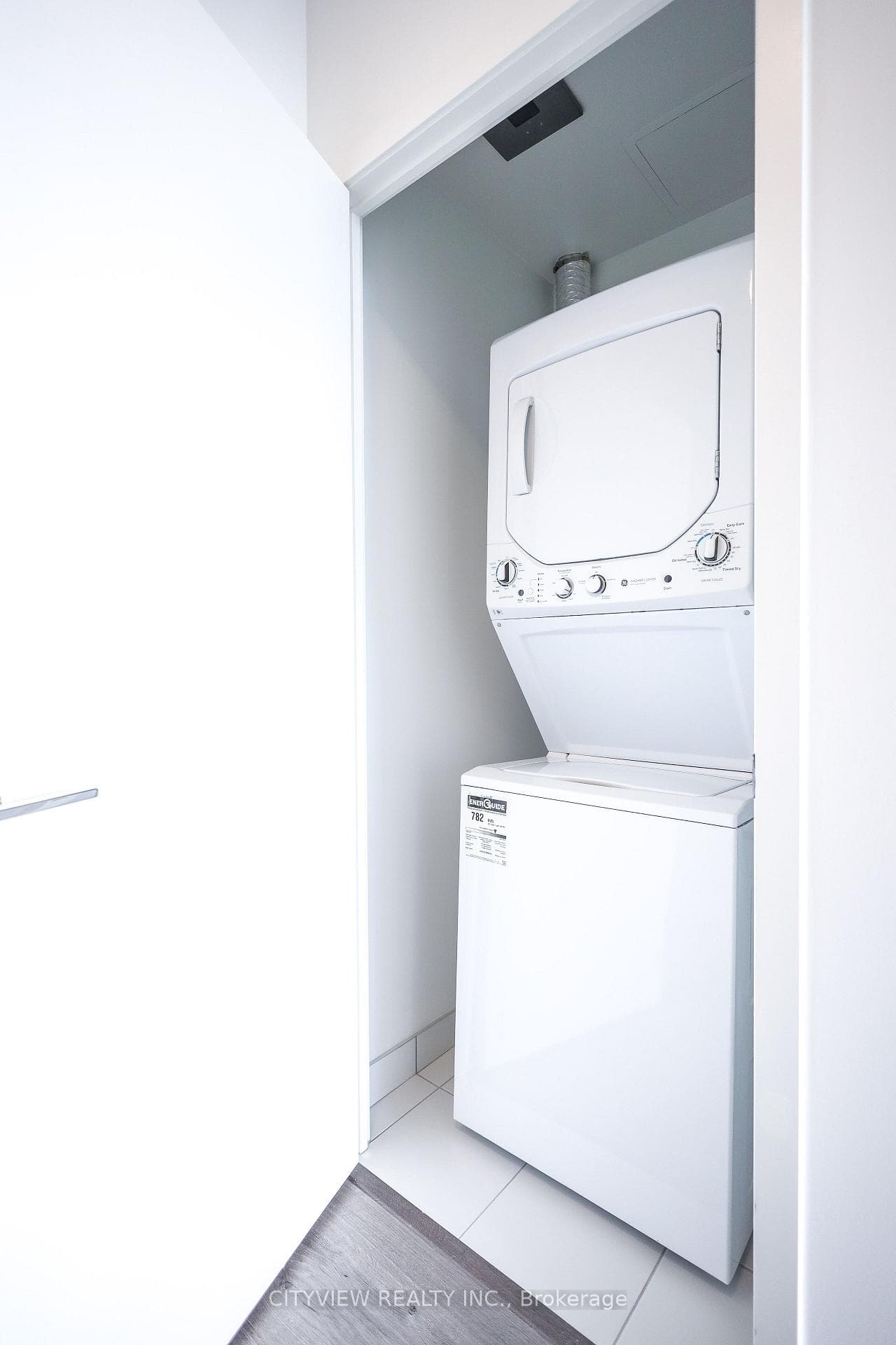 285 Dufferin Street Unit 1121 photo 23