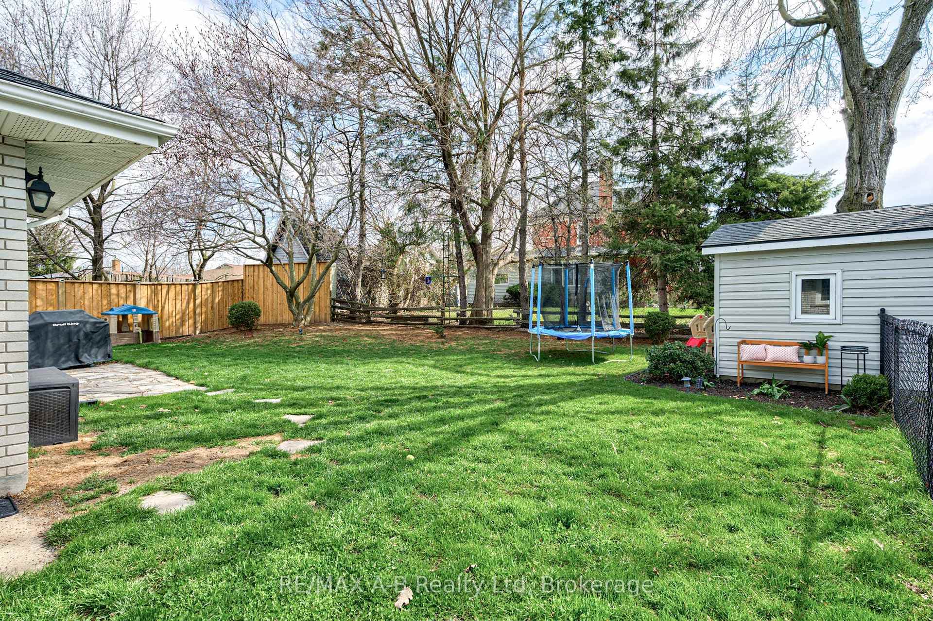 19 Linton Place photo 38