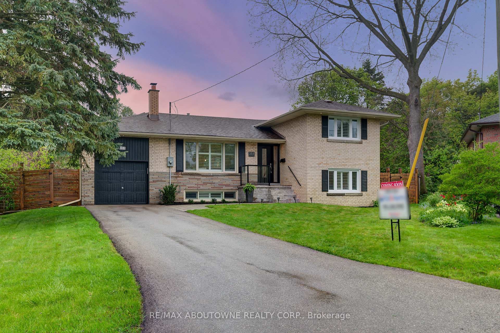 255 Wales Crescent photo 1