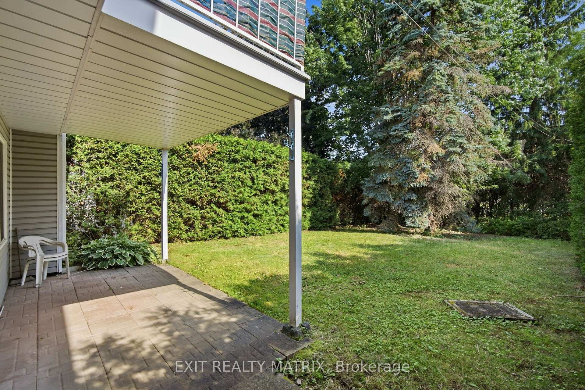671 Berthiaume Street photo 25
