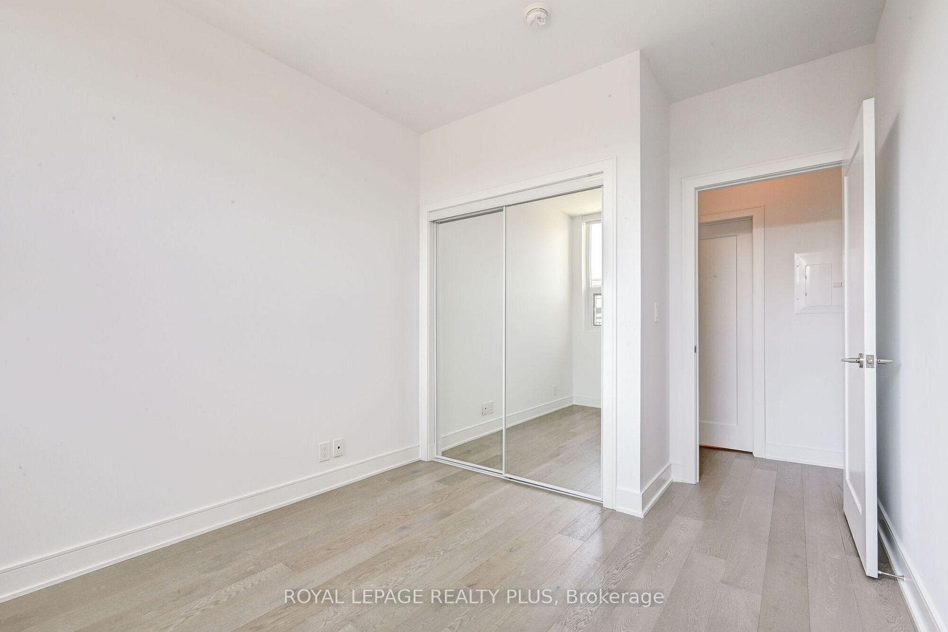 1575 Lakeshore Road Unit 442 photo 8