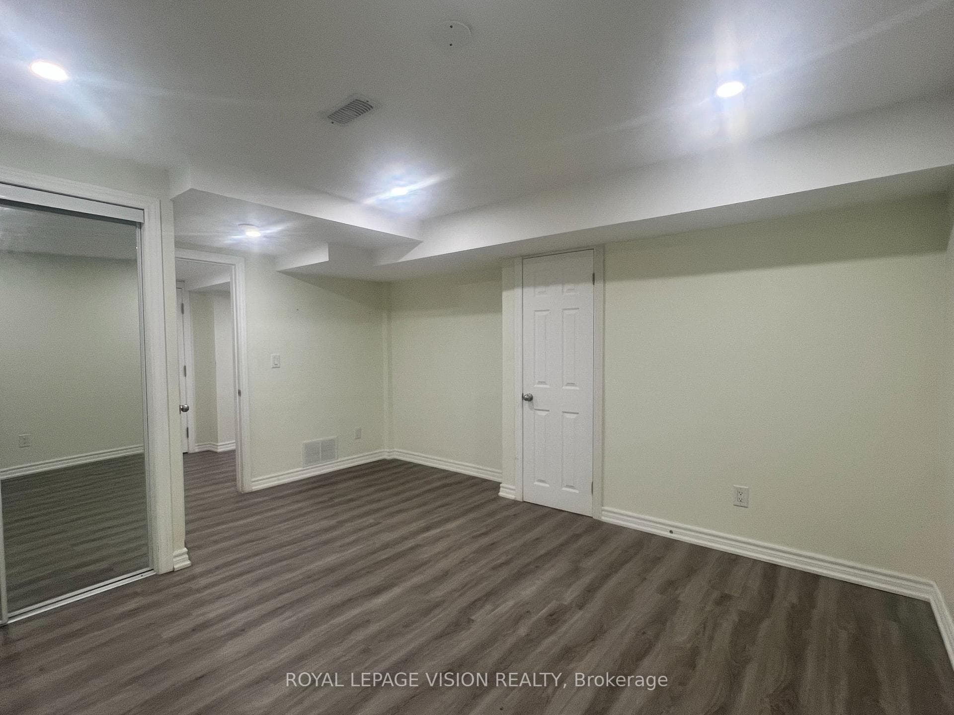 25 Gabrielle Crescent Unit Bsmt photo 16