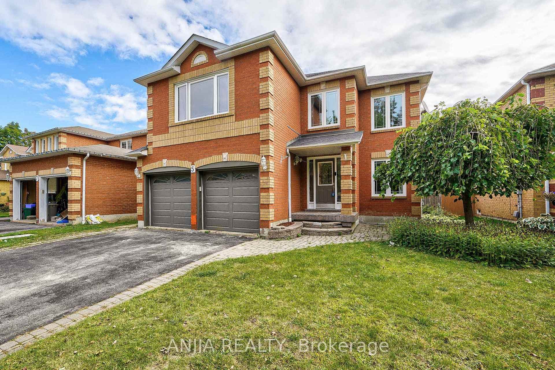 5 Holmes Crescent photo 2