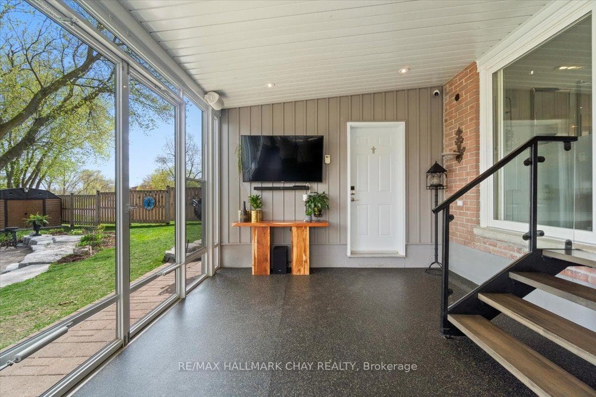 201 Albert Street photo 15