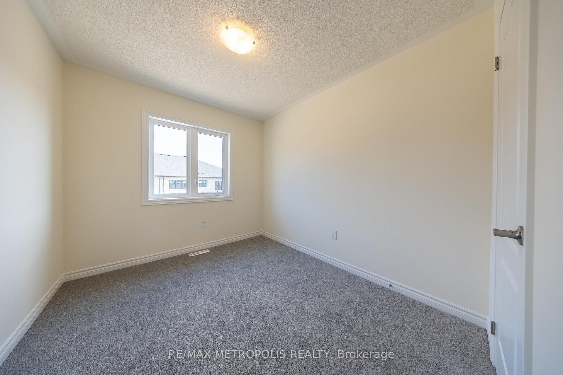 60 Mountainside Crescent photo 21
