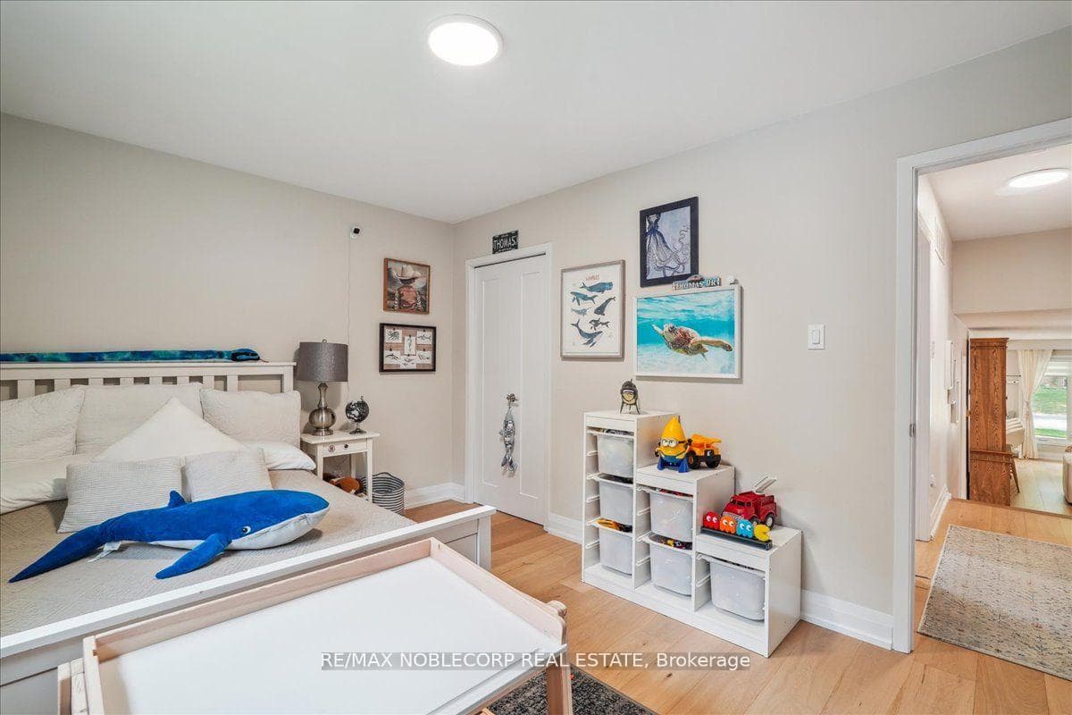180 Mason Avenue photo 15