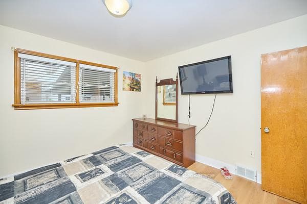 90 Richmond Street photo 15