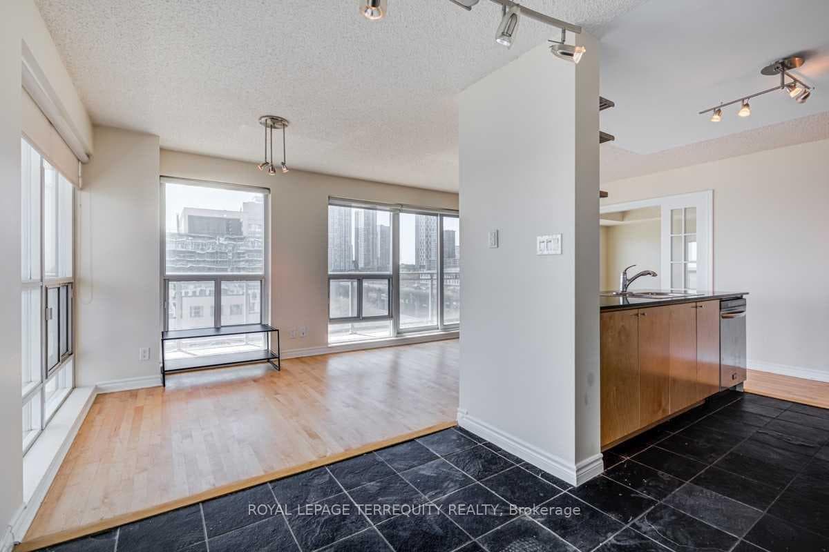 410 Queens Quay Unit 716 photo 7
