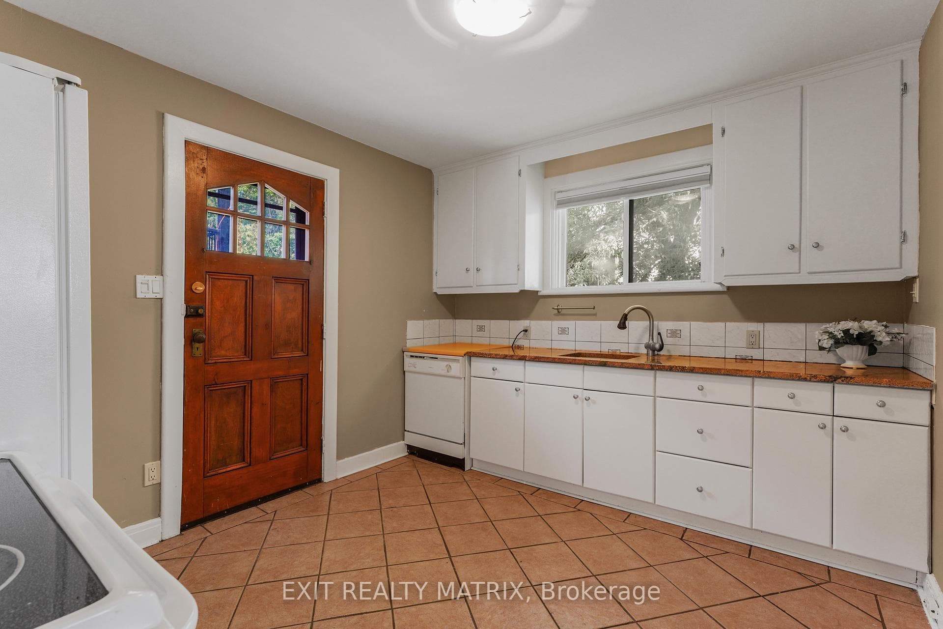 261 Montfort Street photo 11