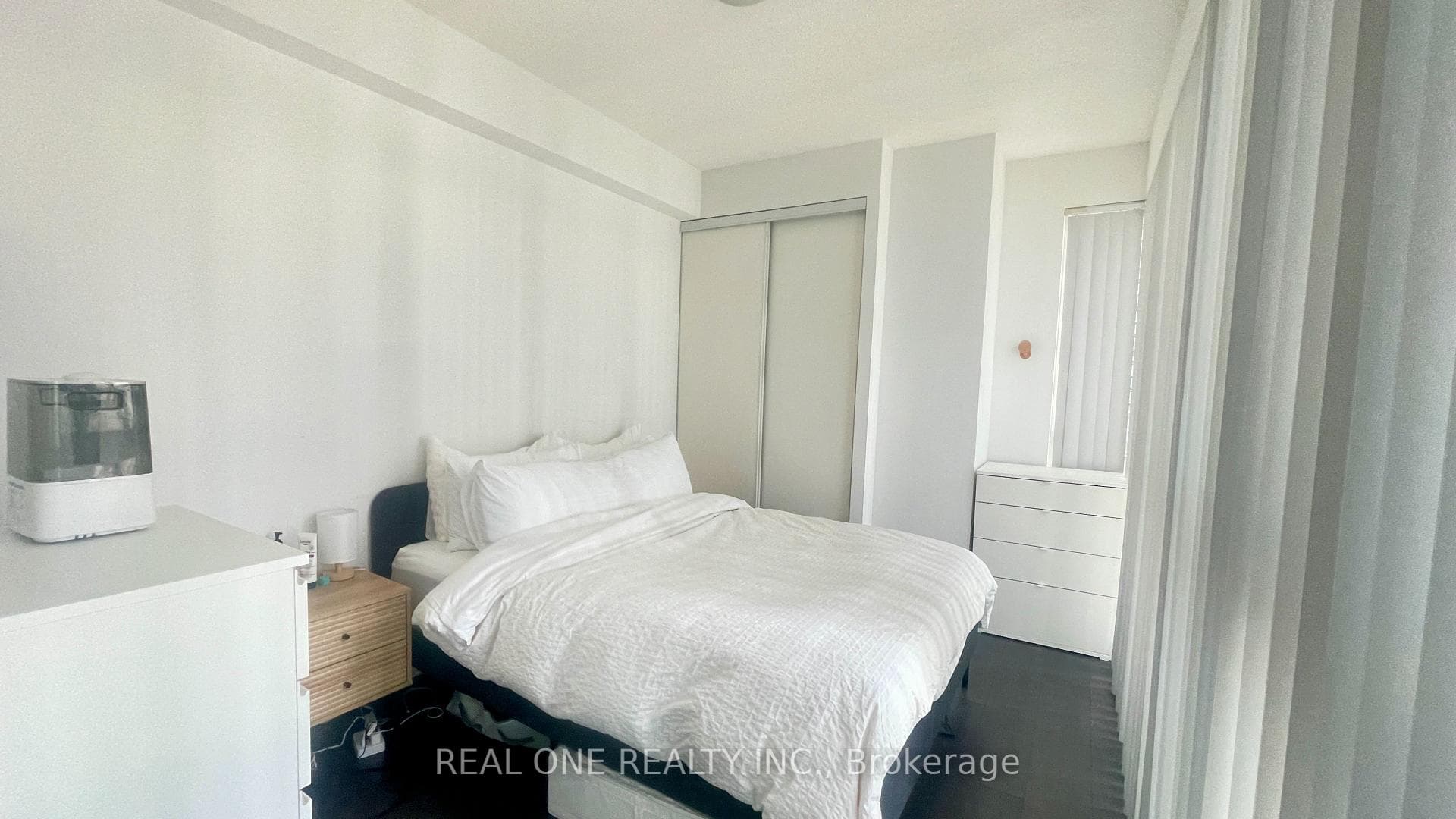 87 Peter Street Unit 1711 photo 8