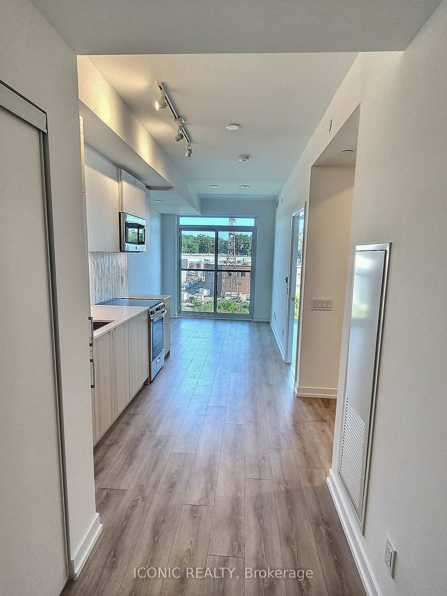 500 Dupont Street Unit 509 photo 4