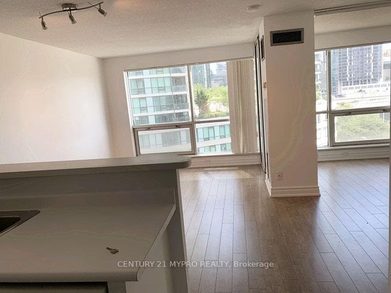 10 Yonge Street Unit 605 photo 7