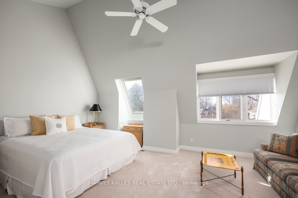 1374 Avenue Road photo 19