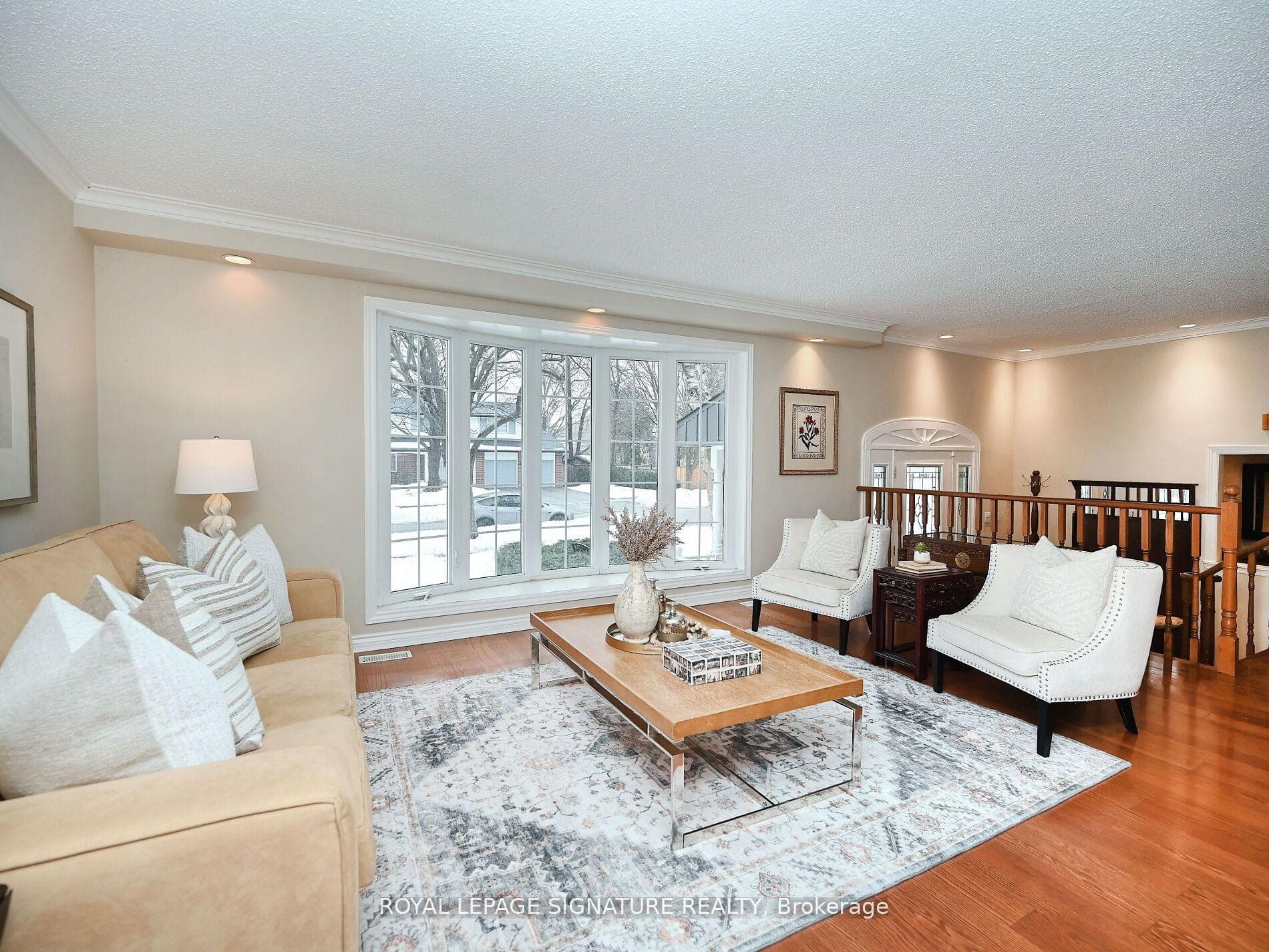 818 Edistel Crescent photo 4