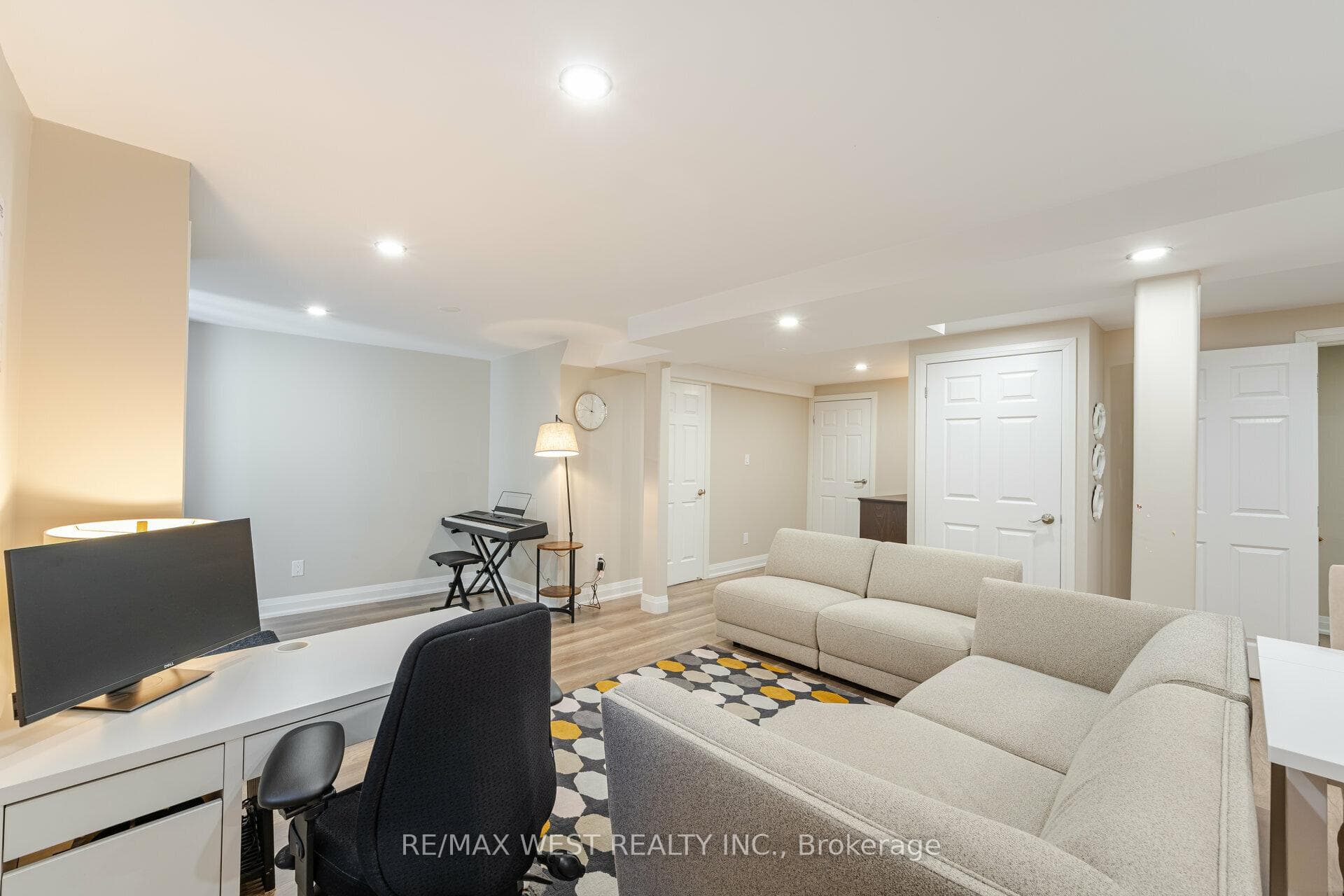 2932 Redbud Avenue Unit Bsmt photo 10