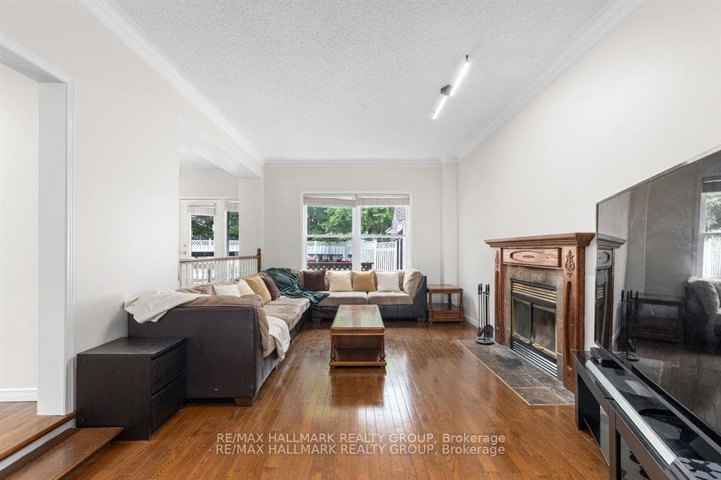 1404 Montresor Way photo 6