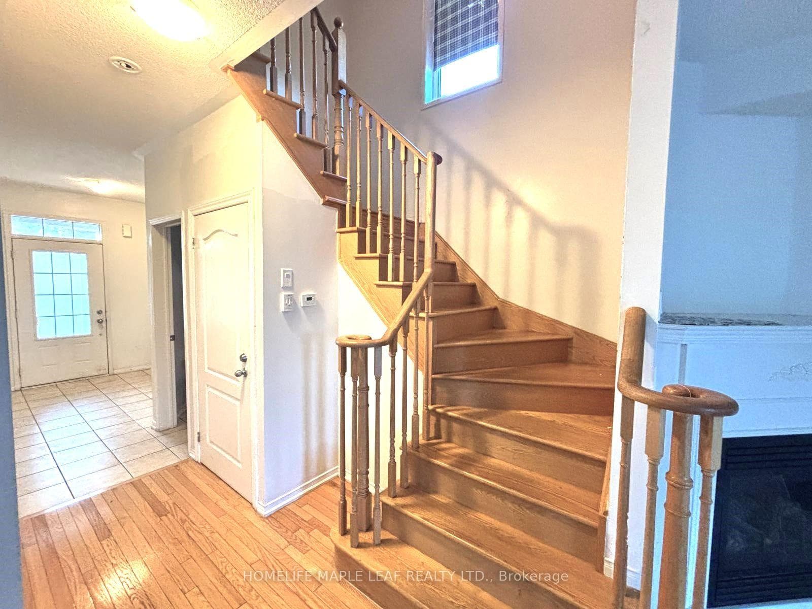 39 Sussexdale Drive photo 9