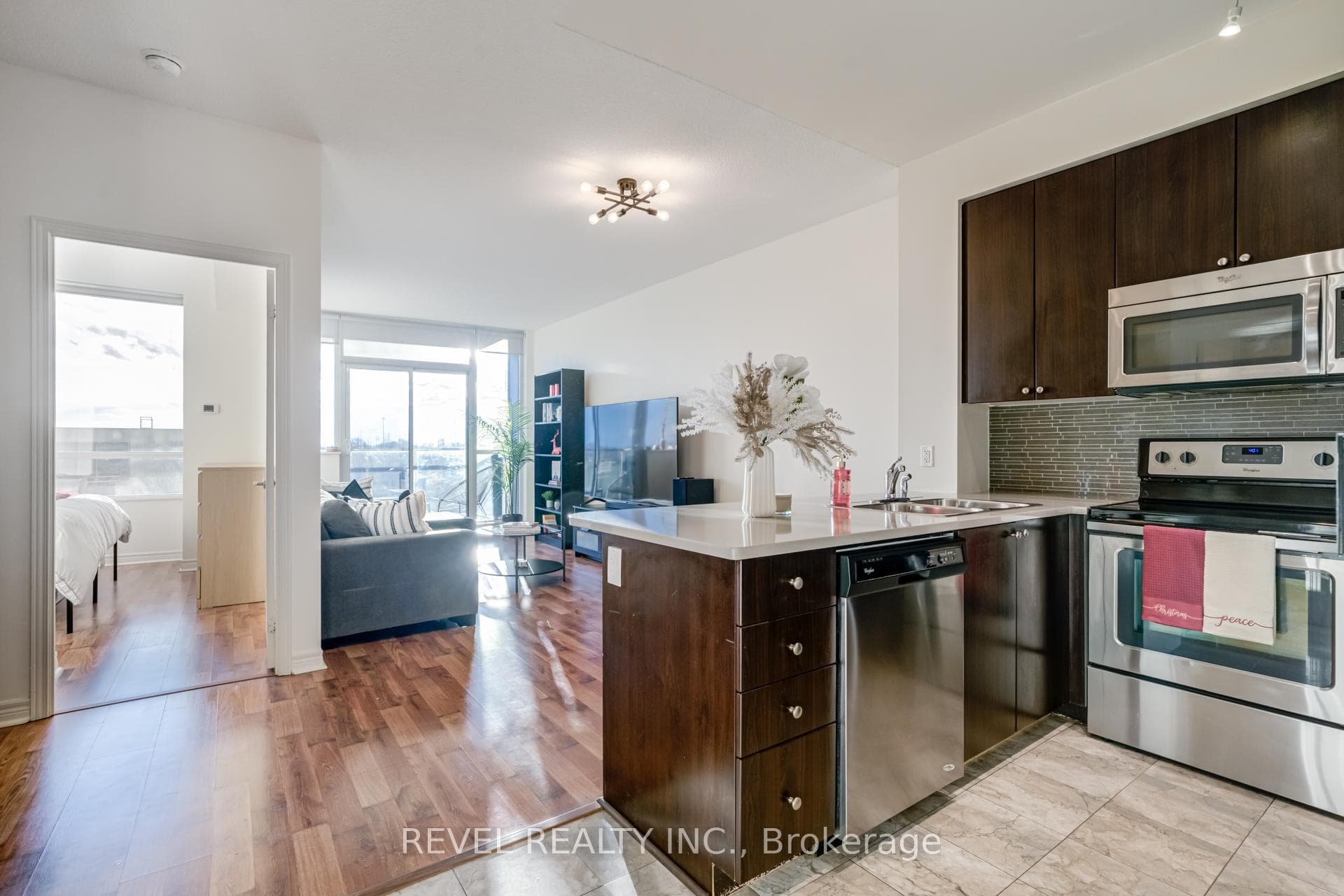 339 Rathburn Road Unit 512 photo 4