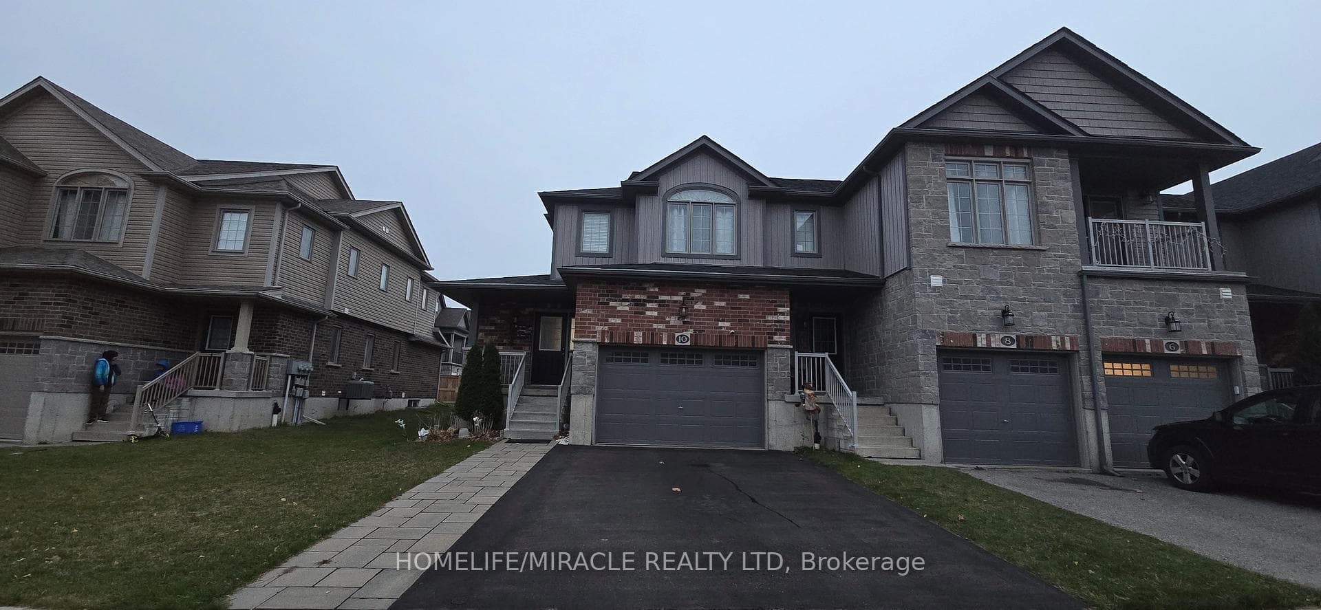 10 Meadowridge Street photo 2