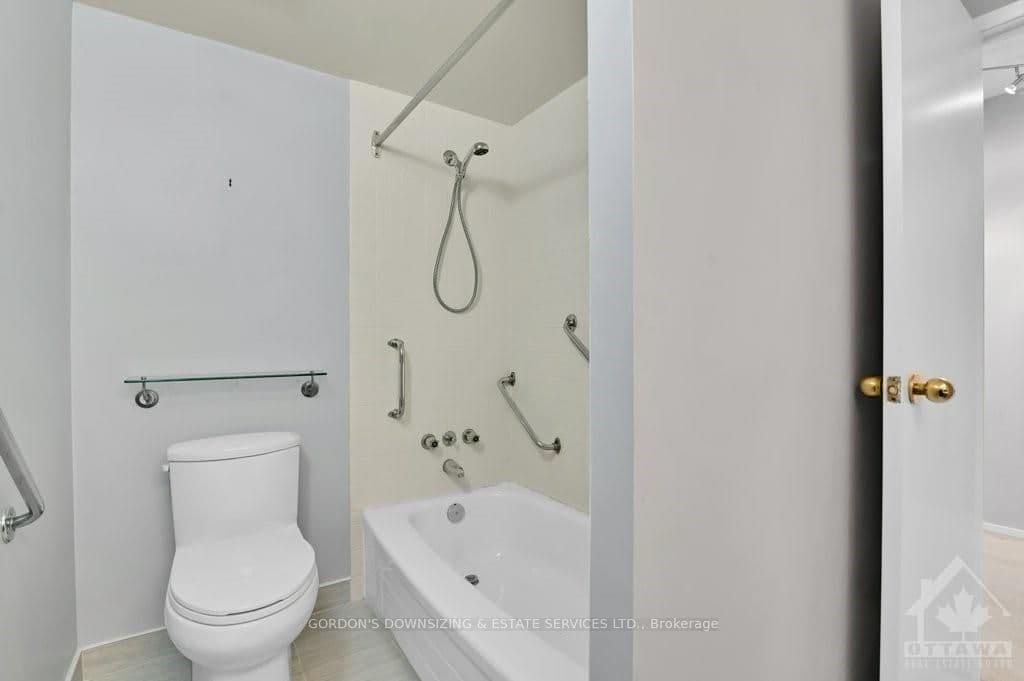 727 RICHMOND Road Unit 502 photo 22