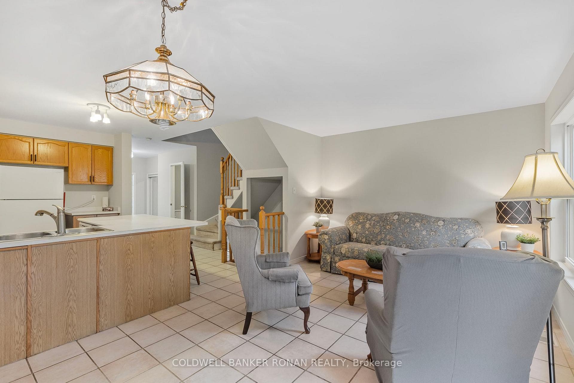 64 Henderson Crescent photo 11