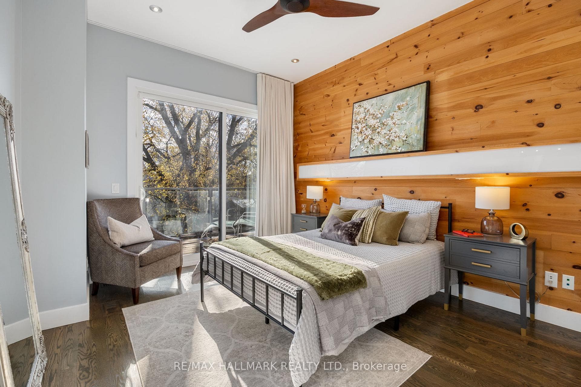 1549 Dundas Street photo 13