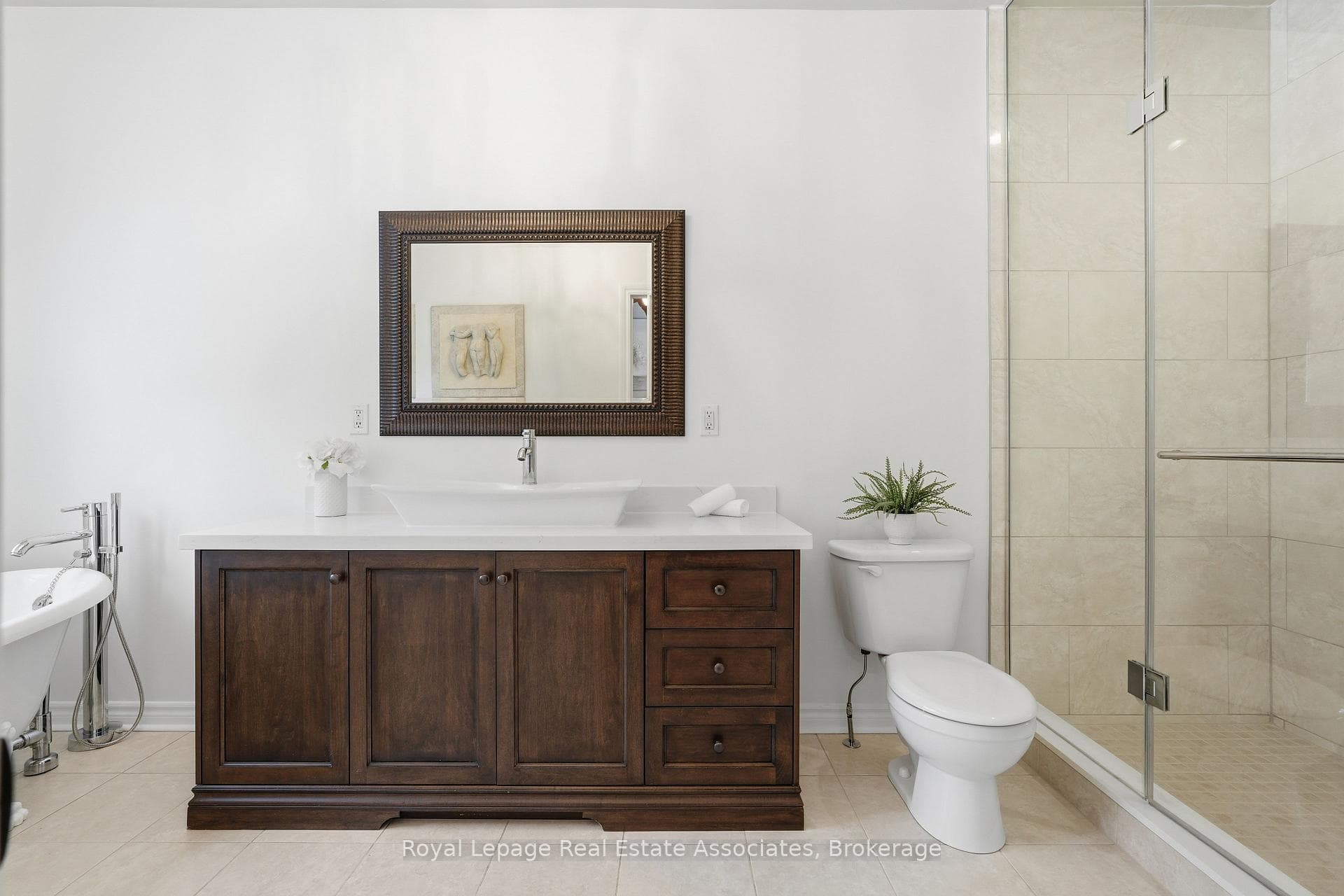 290 Eaton Street photo 26