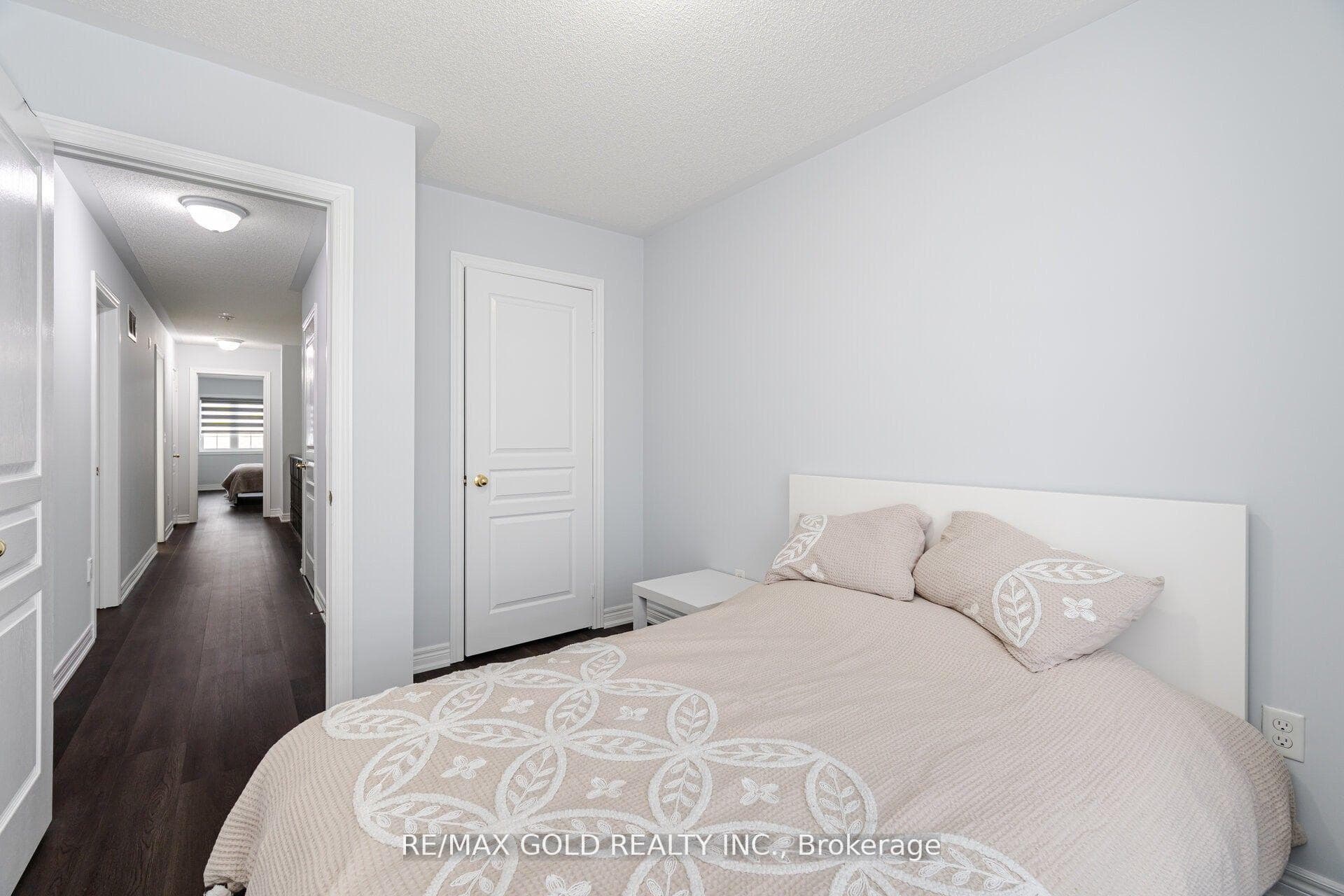 92 Vanderpool Crescent photo 24