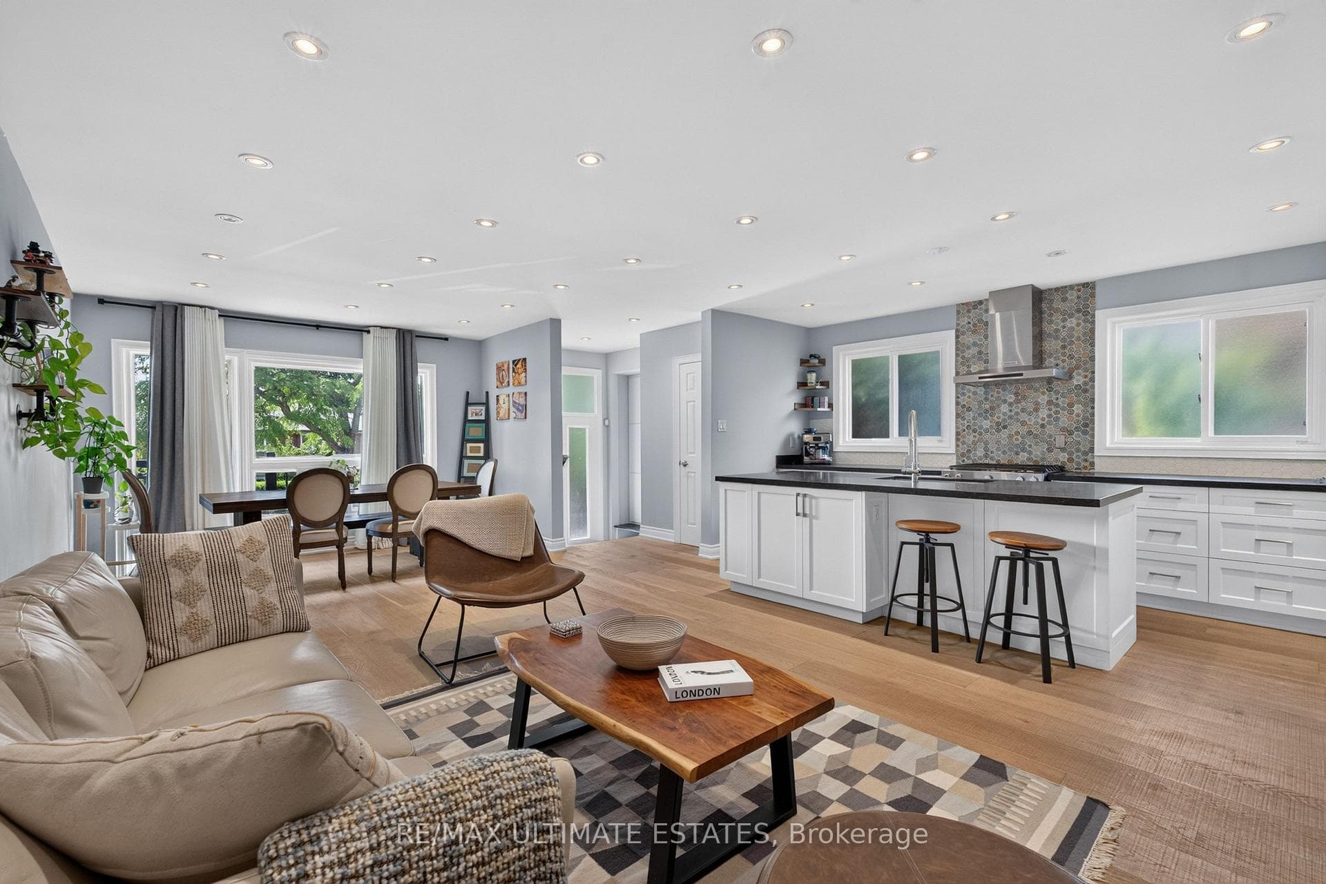325 Goldenwood Road photo 12