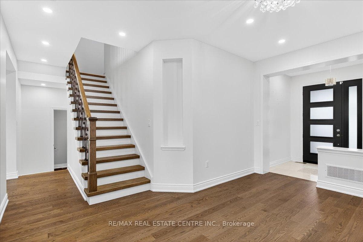 980 Clark Boulevard photo 16