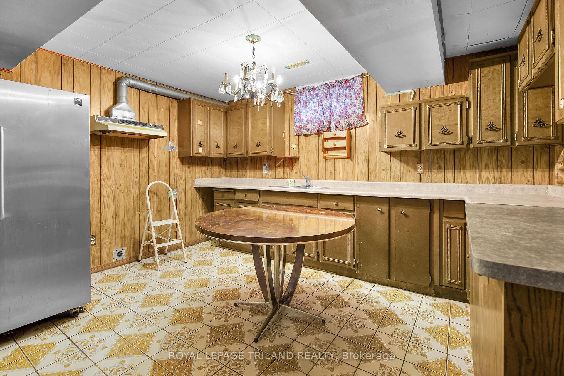 Basement: Kitchen