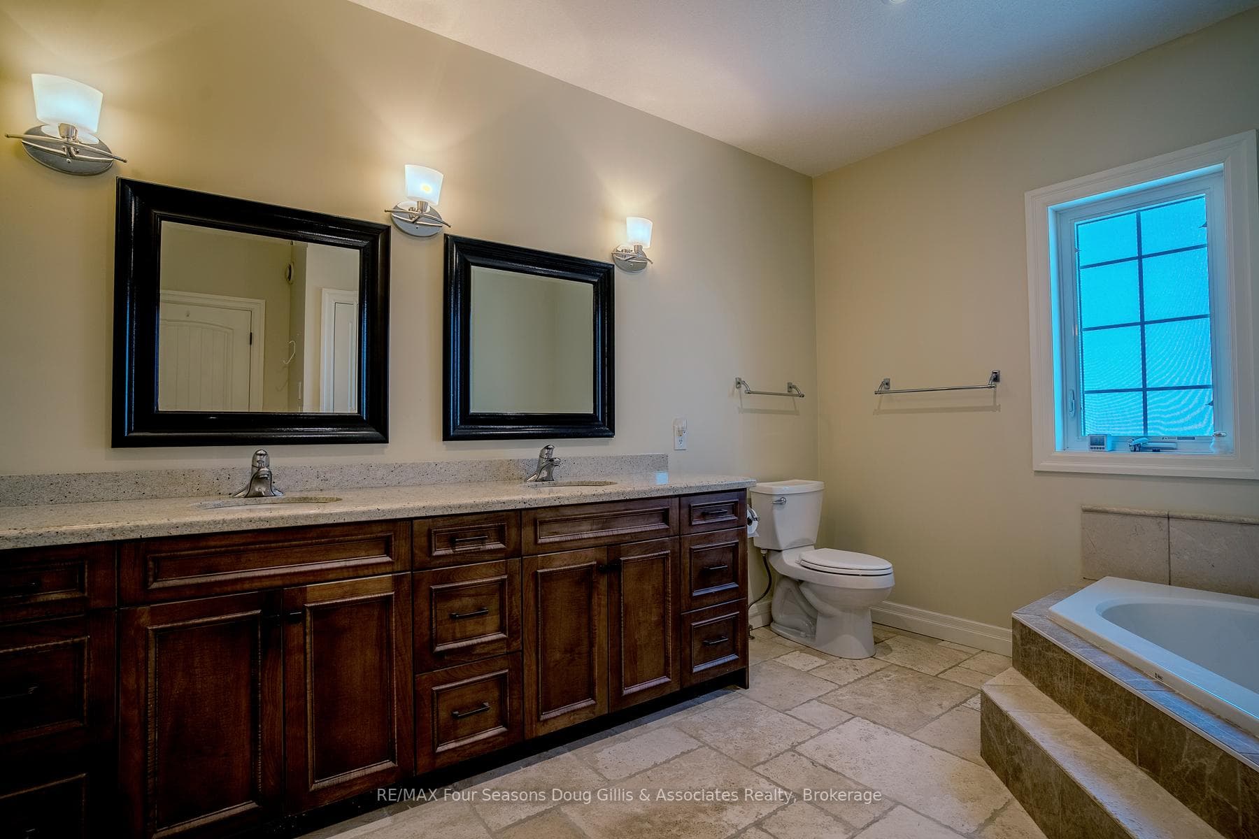135 Algonquin Drive photo 25
