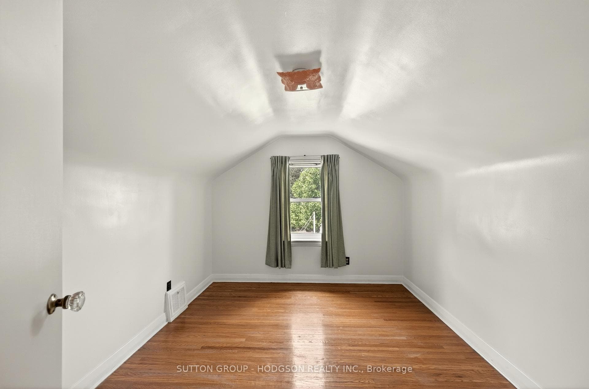 47 MacKay Avenue photo 18