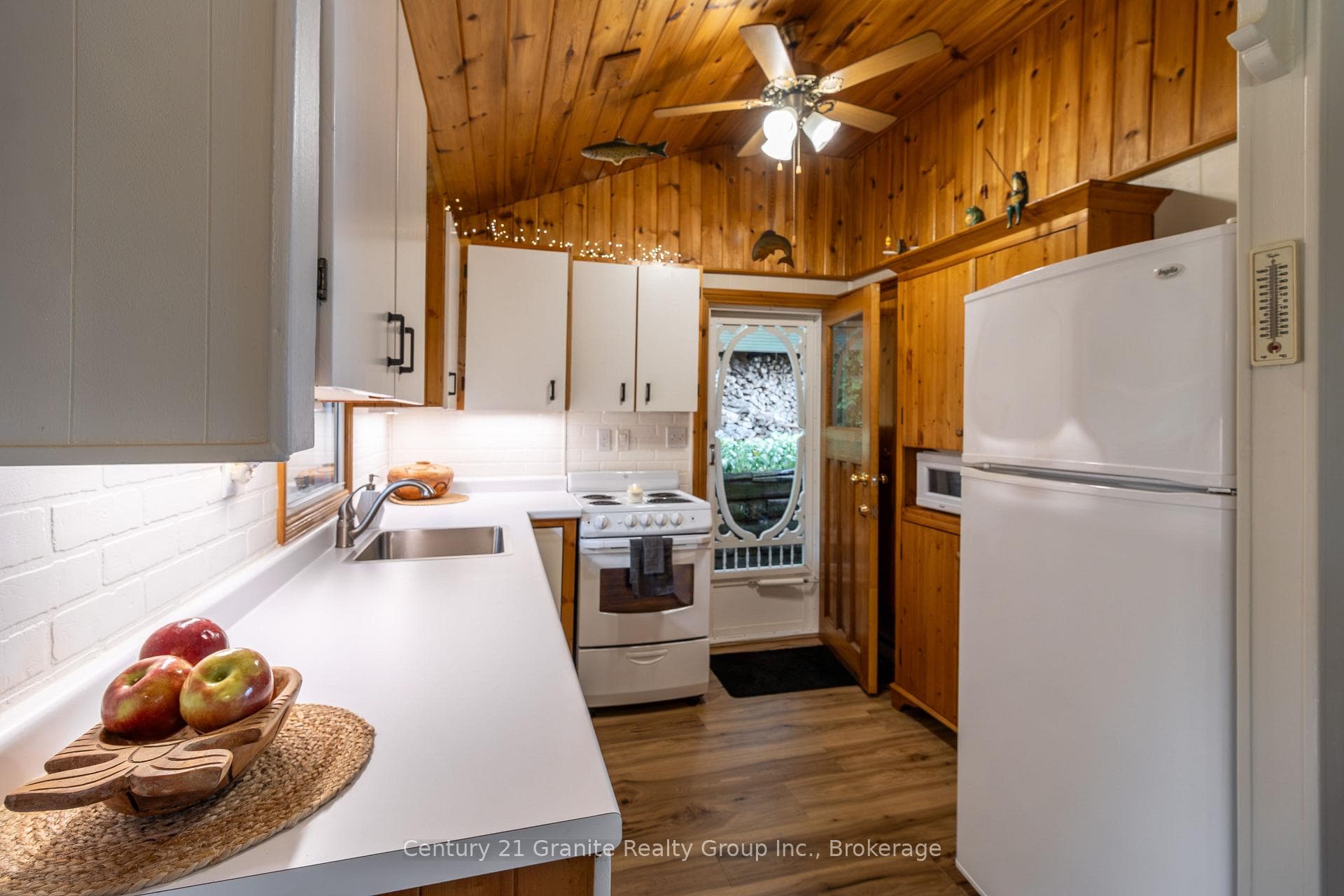 1528 Dignan Road photo 4