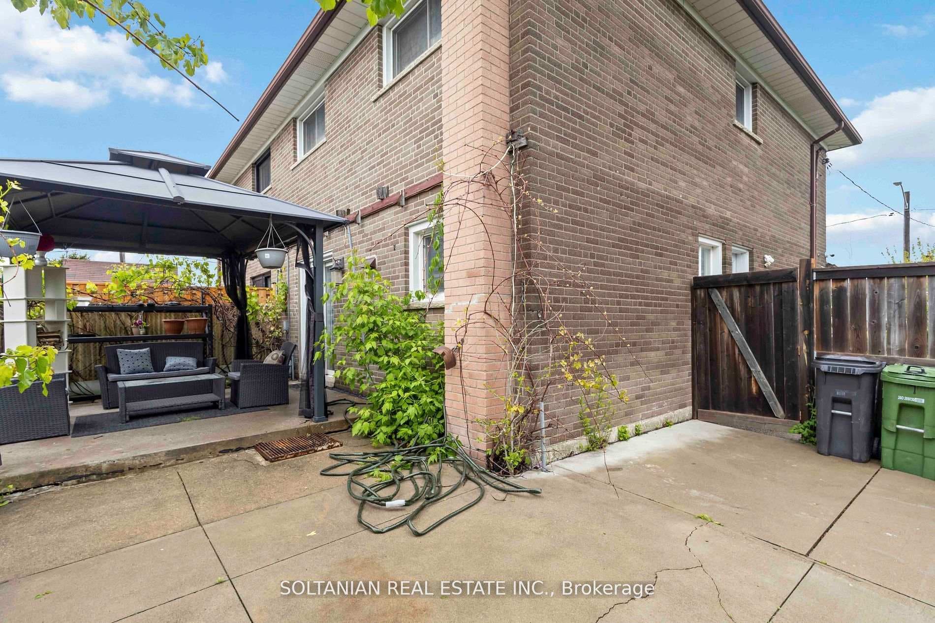 102 Elnathan Crescent photo 30