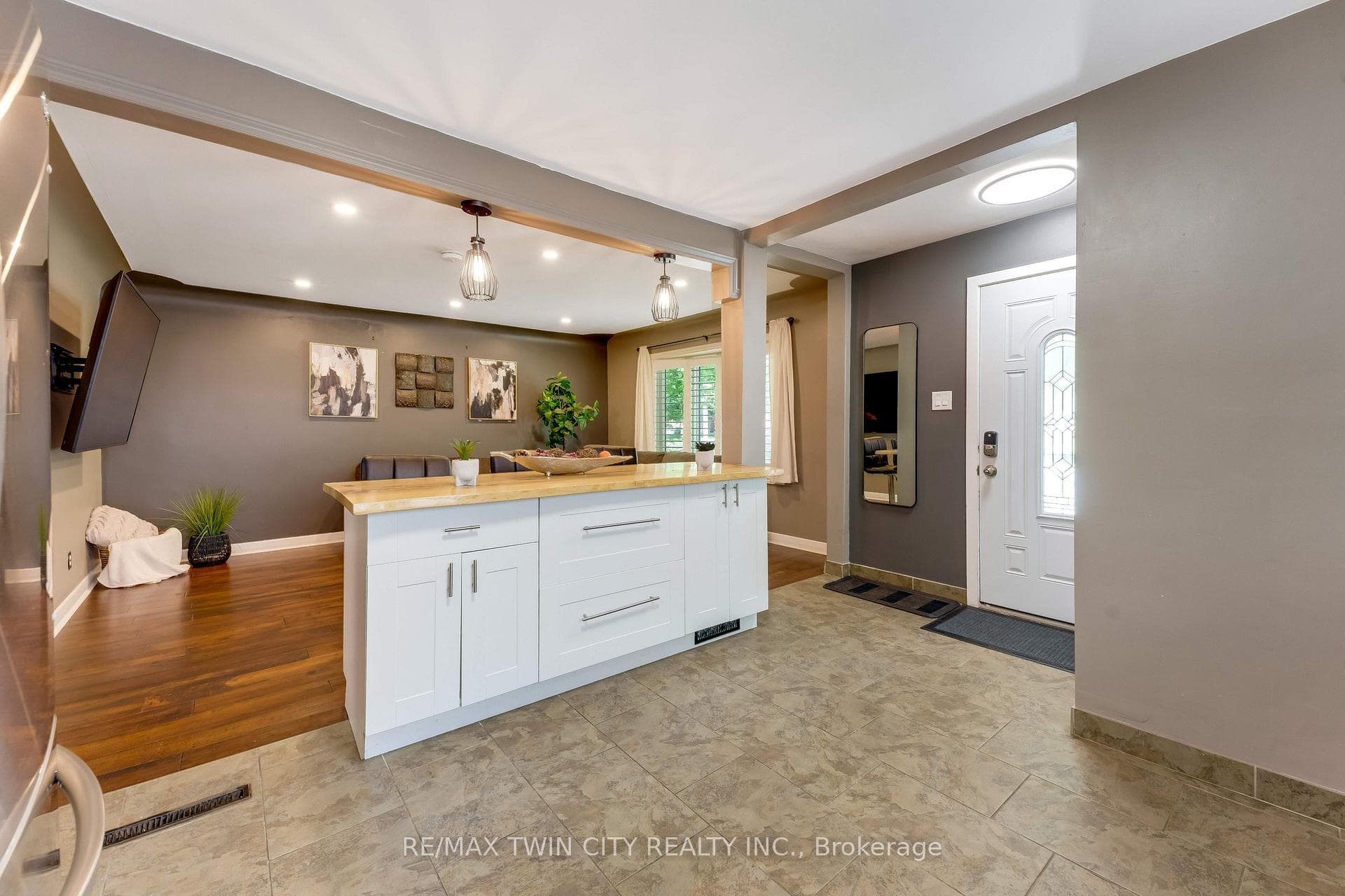 90 Arlington Boulevard photo 11
