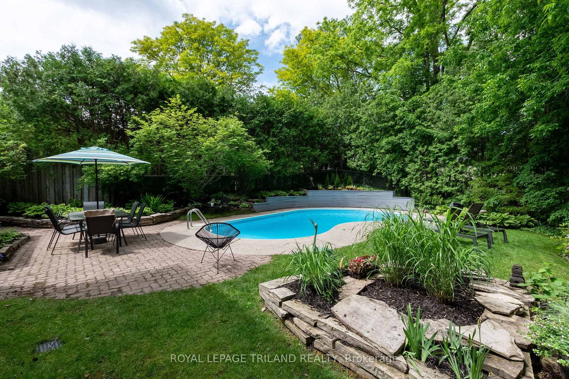 9 Scarlett Avenue photo 40