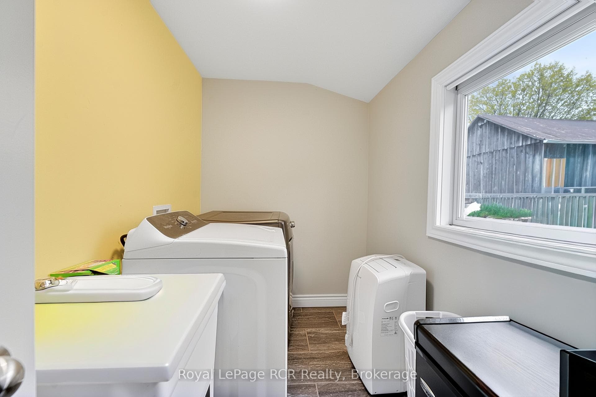 236 Andrew Street photo 20