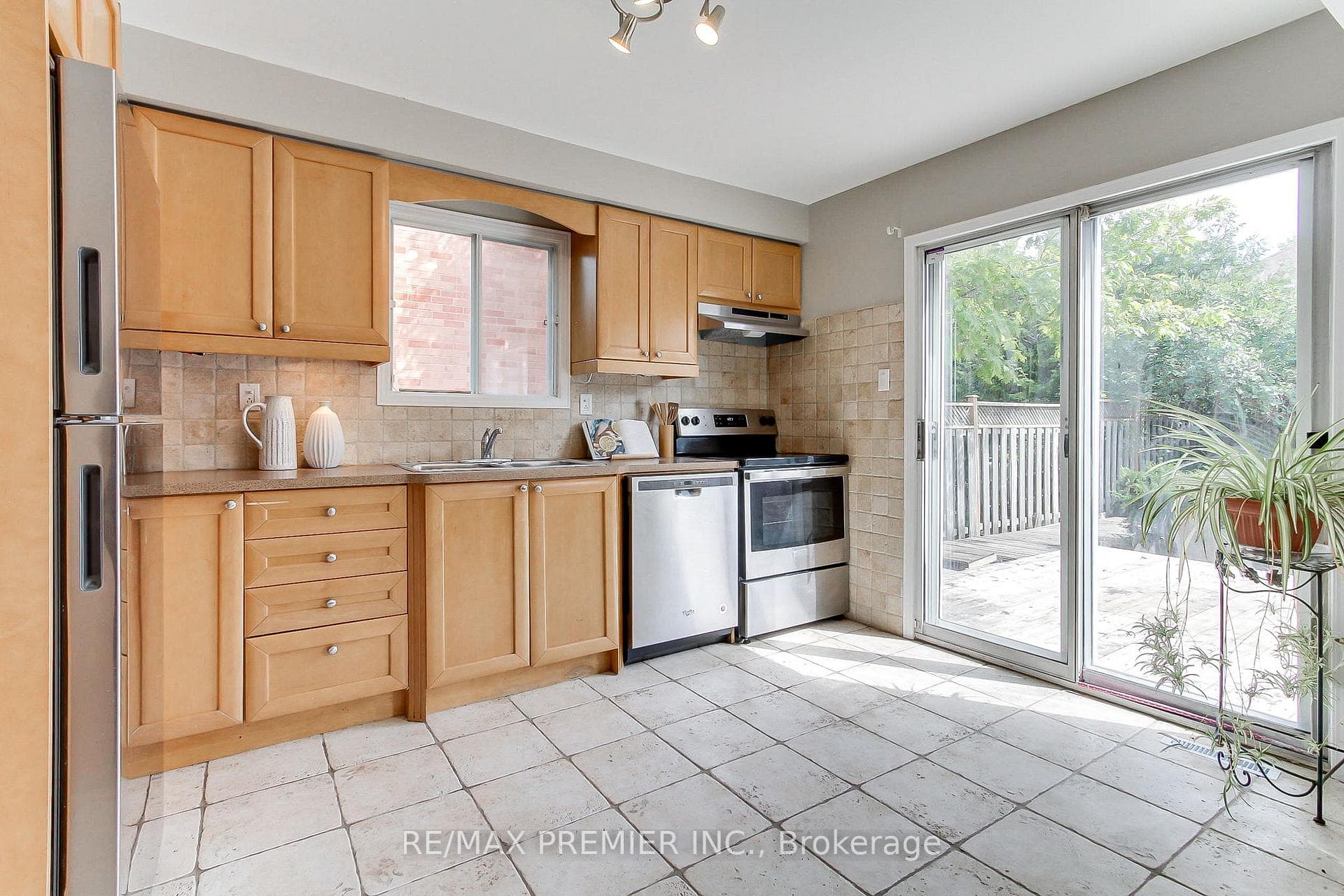 90 Covent Crescent photo 17