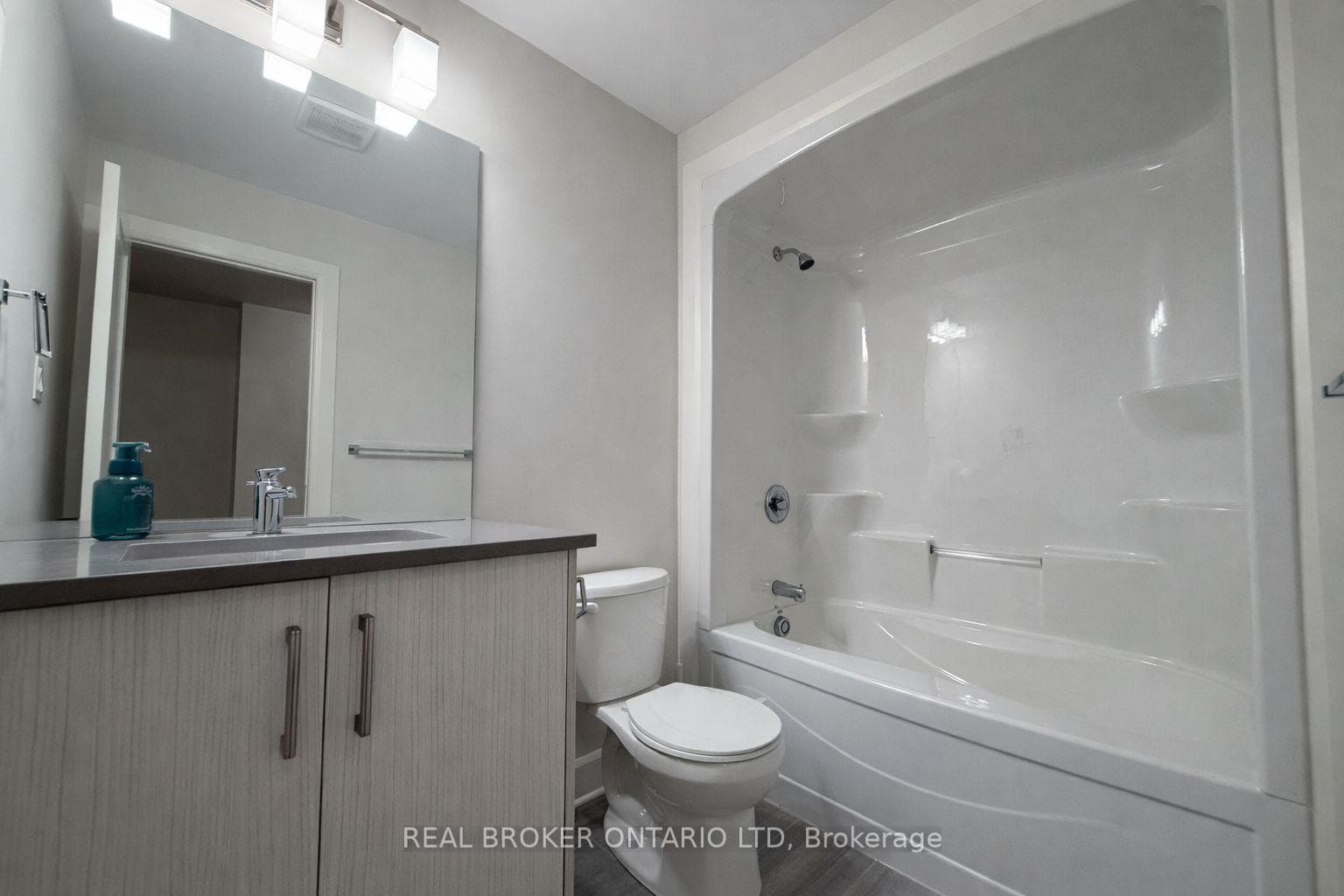 499 Sophia Crescent Unit 32 photo 14