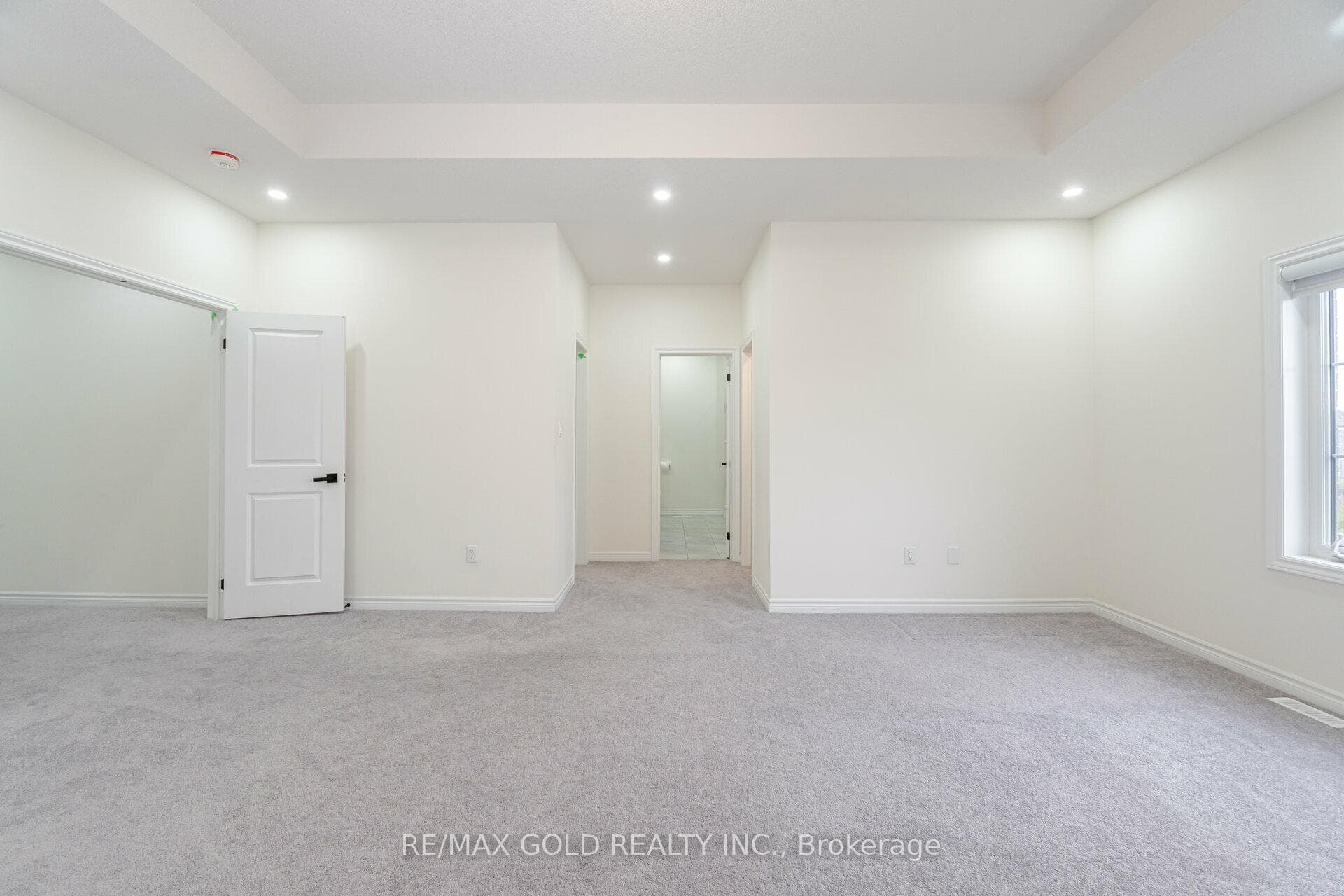 63 Hawtrey Road photo 24