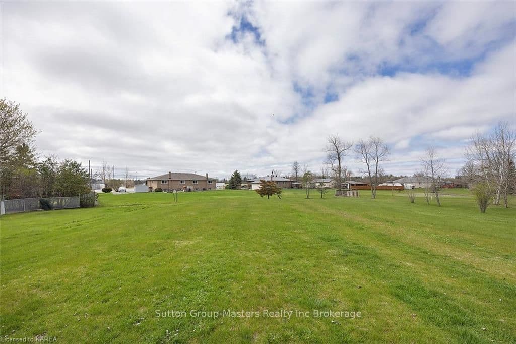 2353 MCIVOR Road photo 45