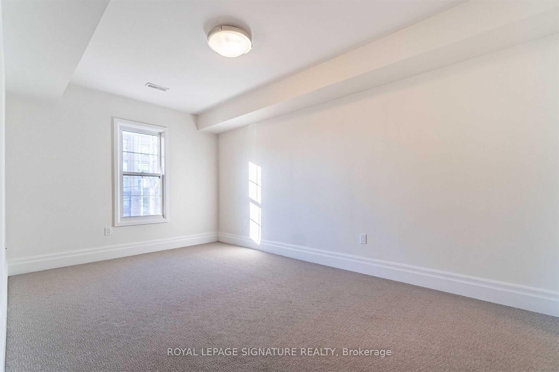 760 Lakeshore Road Unit 202 photo 14