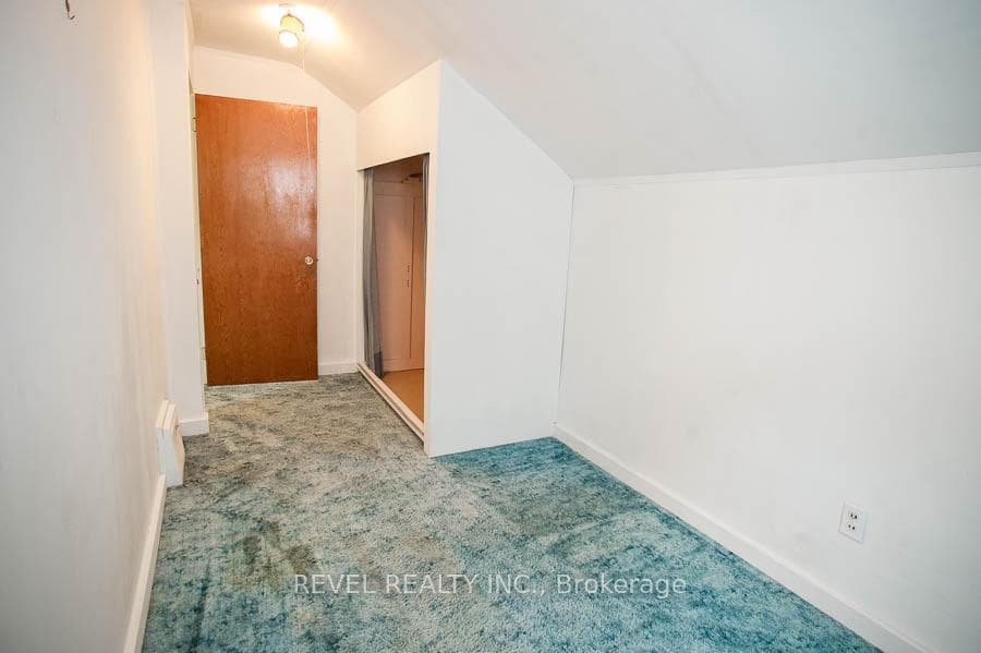 327 Erie Avenue photo 19